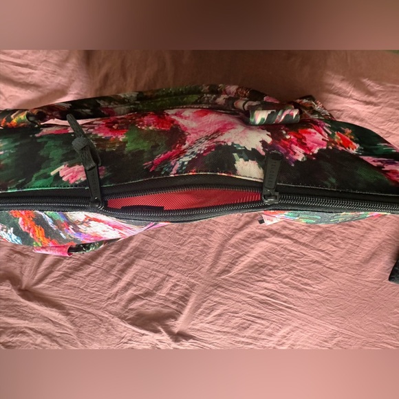 Herschel Duffle Bag - Picture 11 of 13